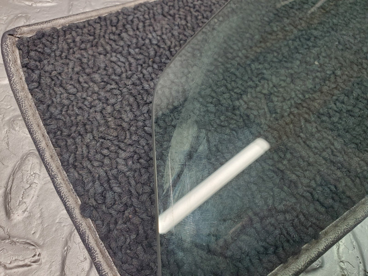 W201 Baby Benz front left door window glass used OEM