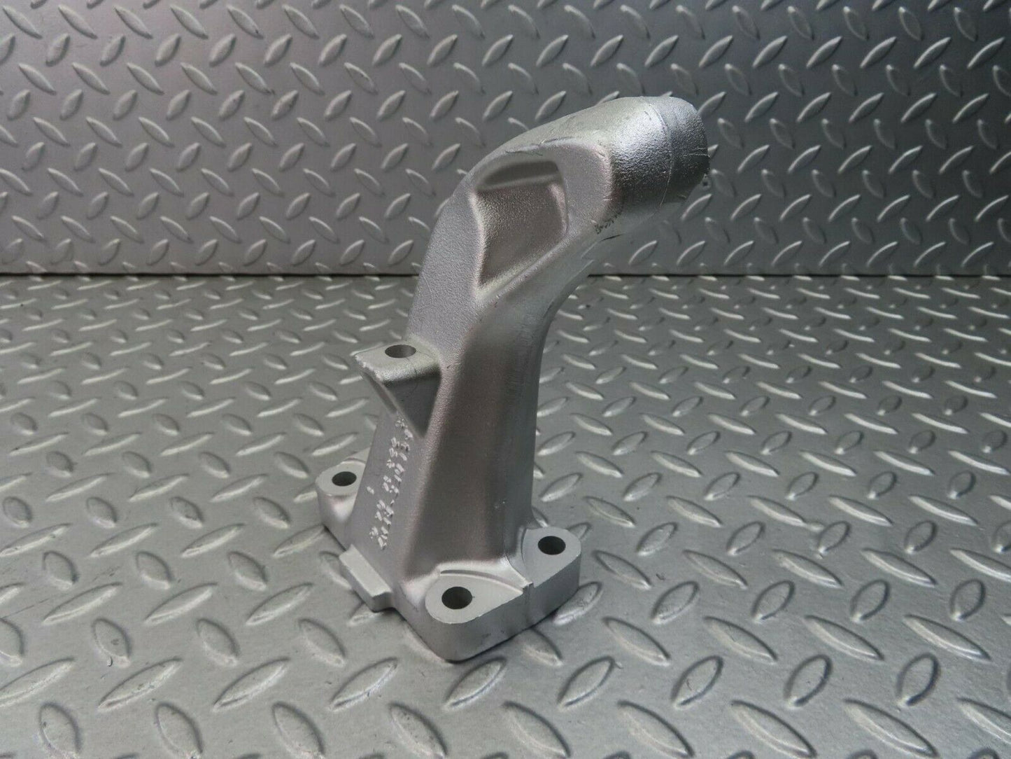 8326 Mercedes-Benz W123 Engine Mount Bracket Right Side 6152231404