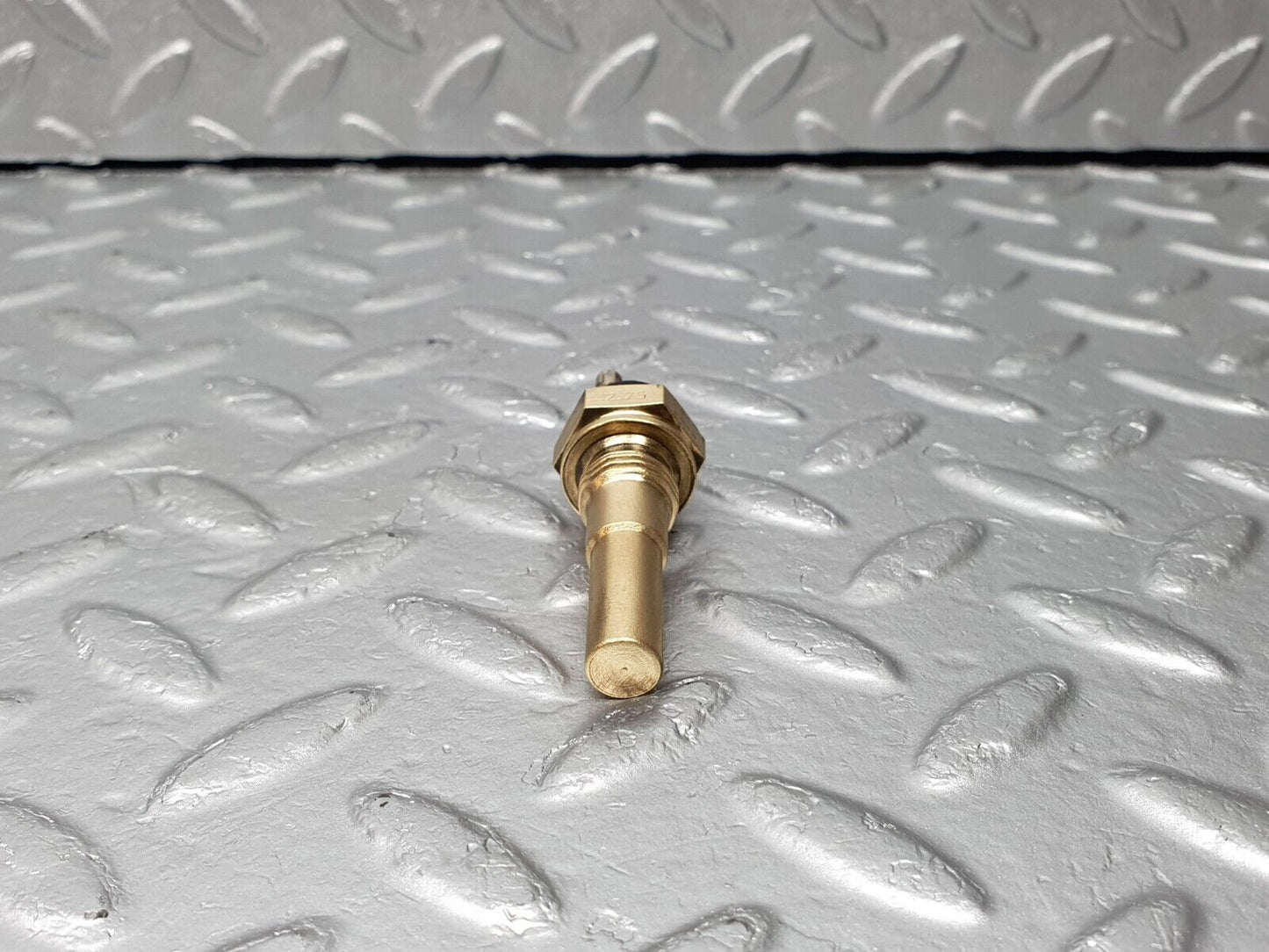 41354 Mercedes-Benz R107 Coupe Coolant Temperature Sensor VDO