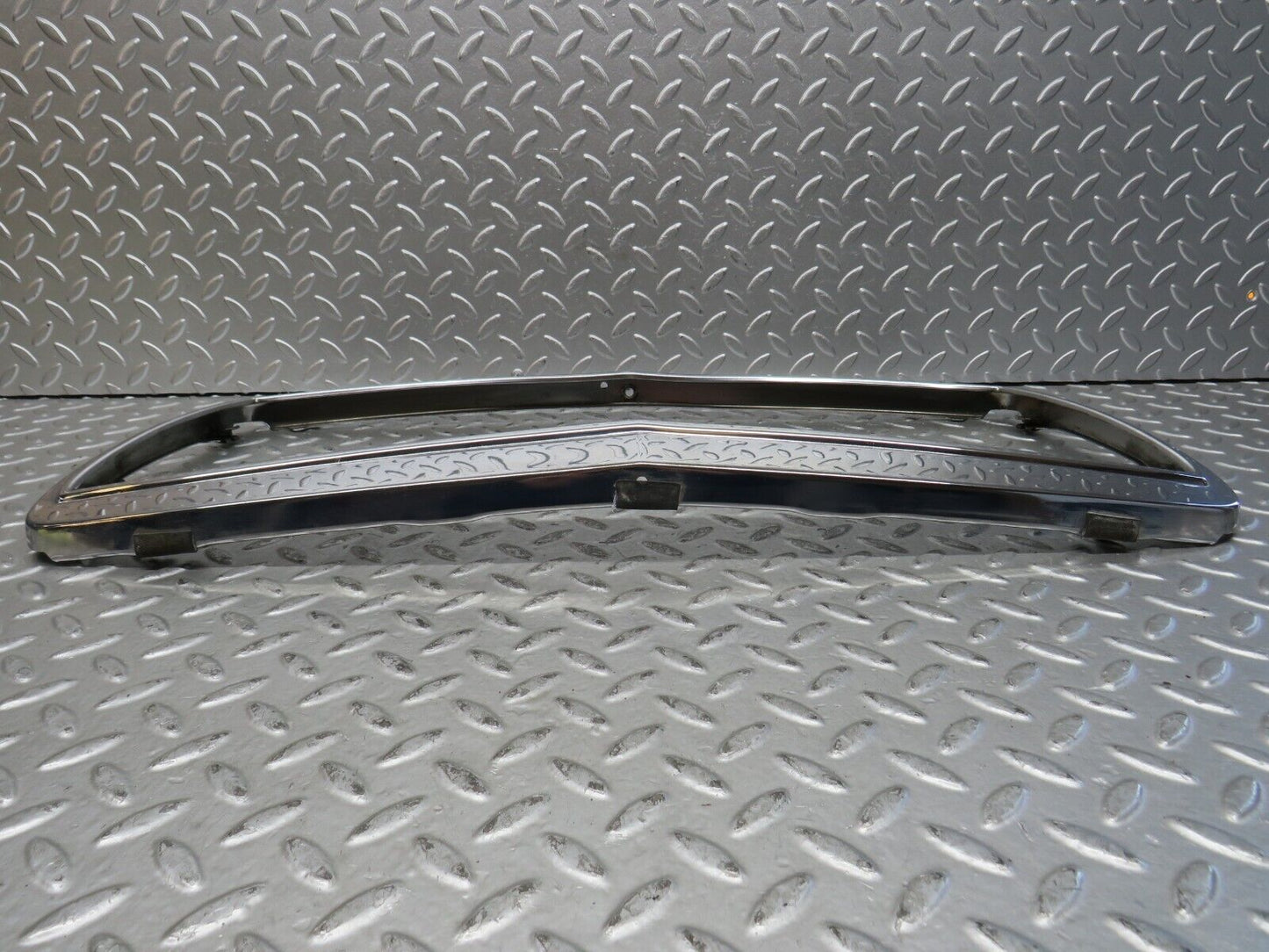 28935 Mercedes-Benz C124 320CE Bonnet Grill Chrome Frame