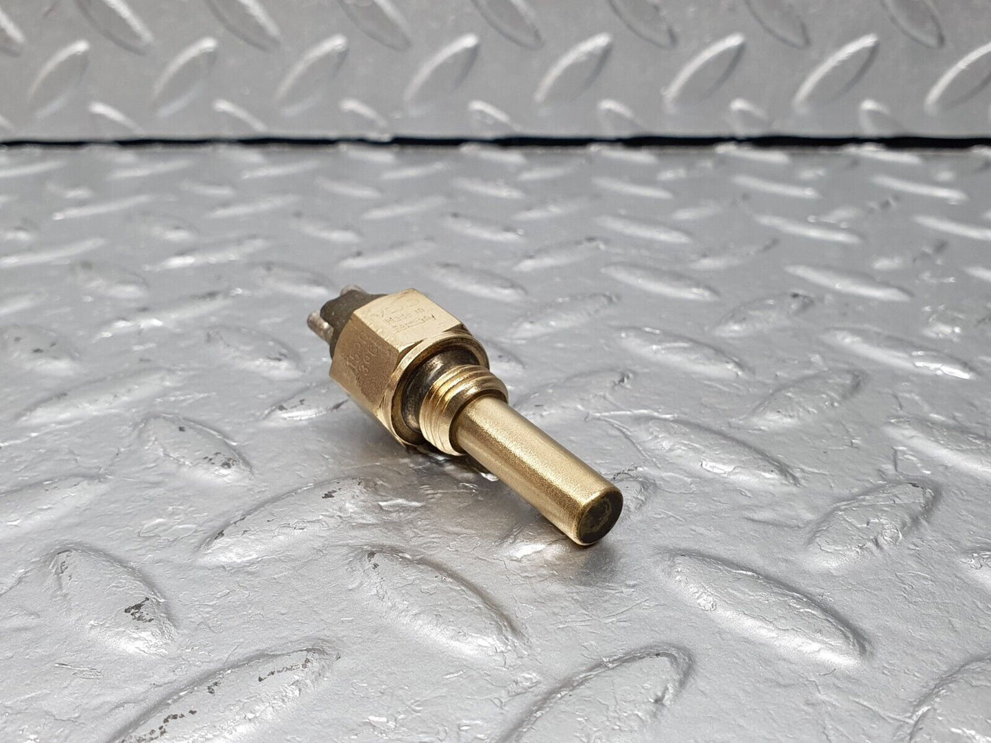 41359 Mercedes-Benz W116 350SE Coolant Temperature Sensor VDO