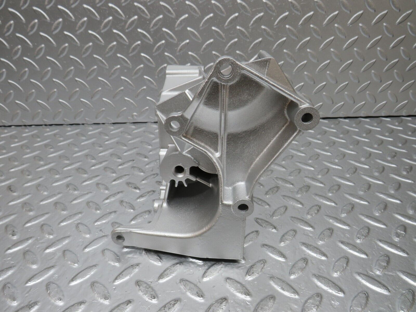 30540 Mercedes-Benz W124 230E Power Steering Pump Bracket 1022361330
