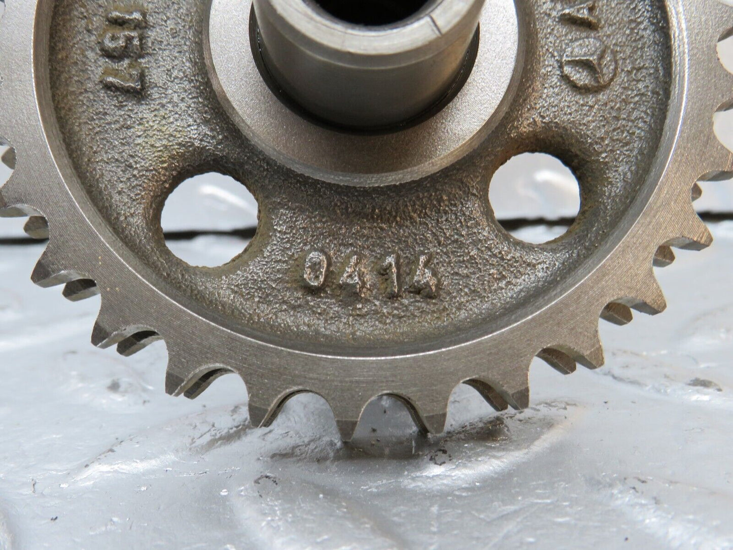 39935 Mercedes-Benz R107 350SL Camshaft Intermediate Timing Gear 1161570414