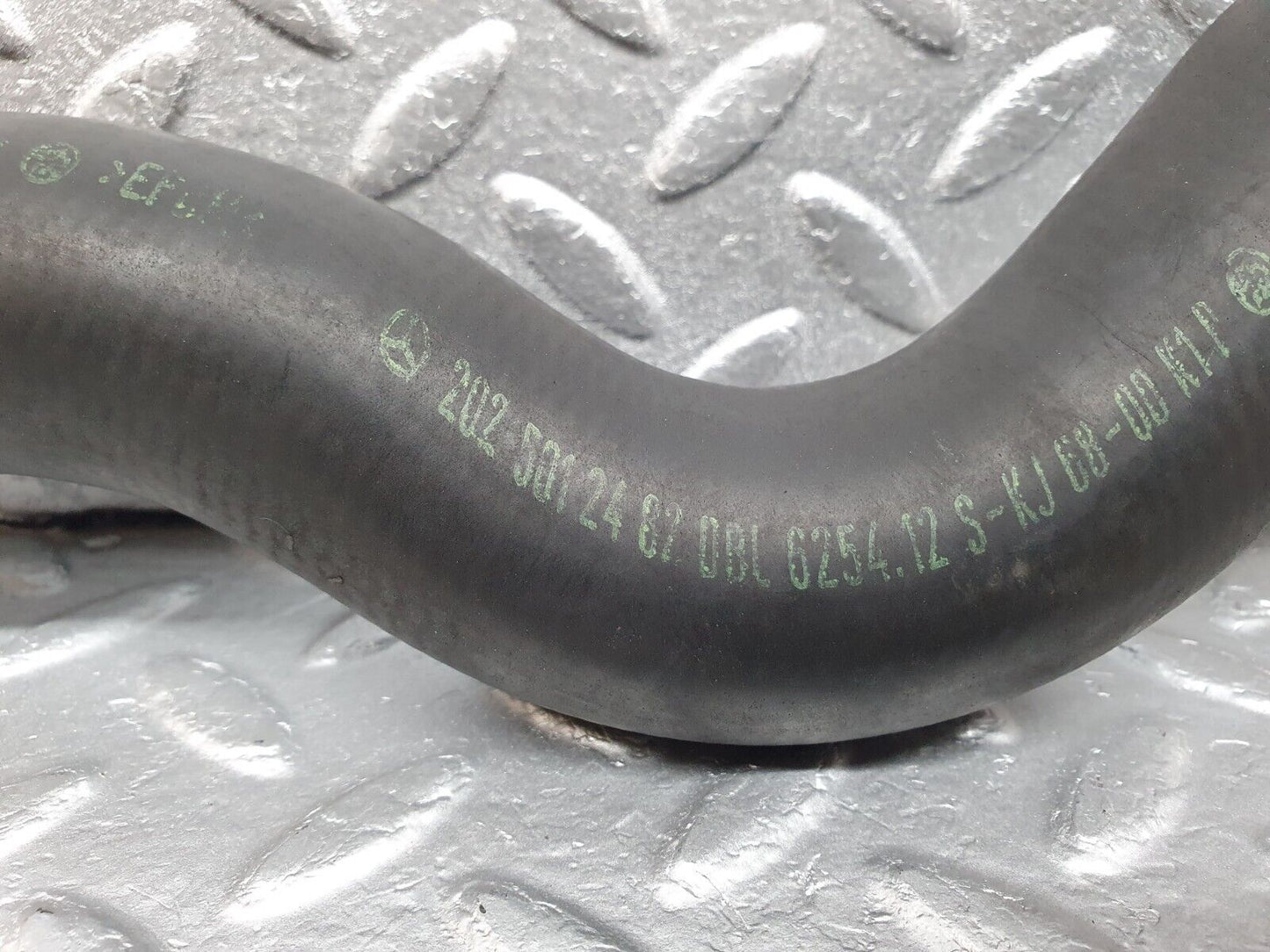 42070 Mercedes-Benz W202 C200 Upper Radiator Hose Pipe 2025012482