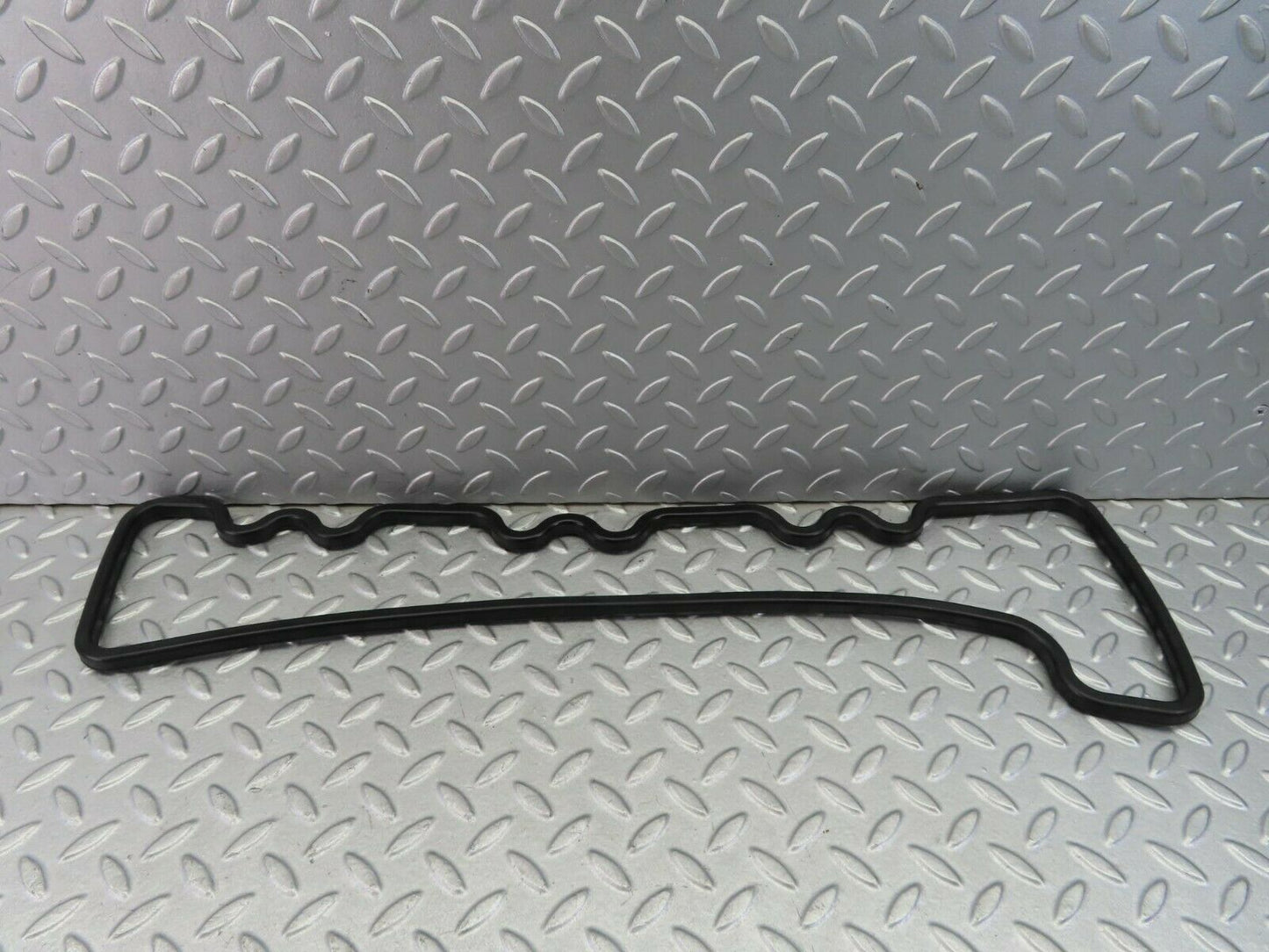 8105 Mercedes-Benz W108 Valve Cover Gasket Seal 1300160221
