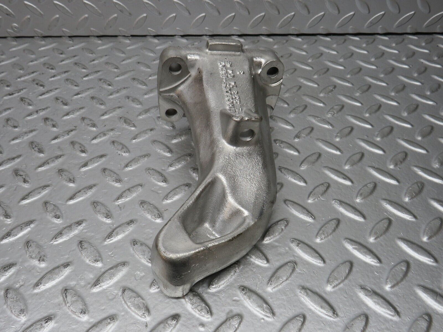 32888 Mercedes-Benz W123 300D Engine Mount Bracket Right Side 6152231404