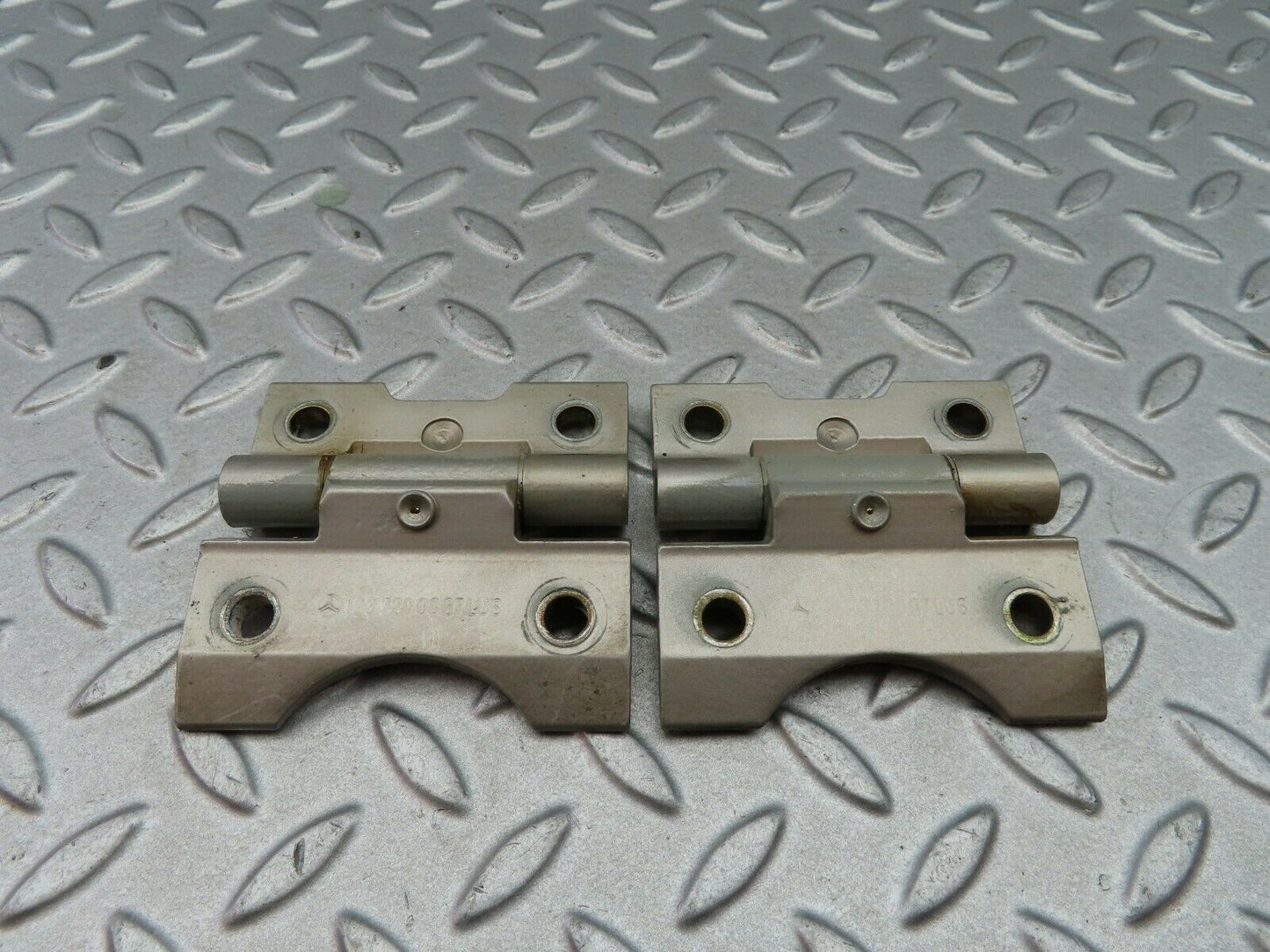 6246 Mercedes-Benz W126 380SE Door Hinge Front Left Pair 1237200037