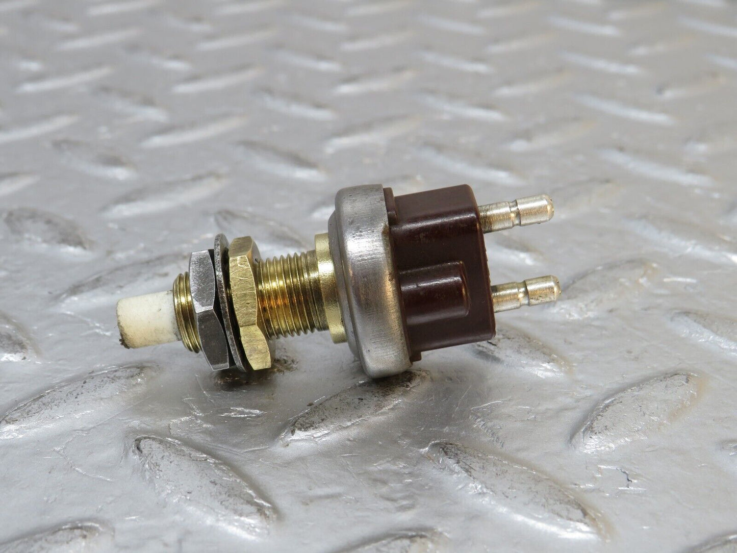 32262 Mercedes-Benz C107 350SLC Coupe Coupe Brake Light Switch 190130