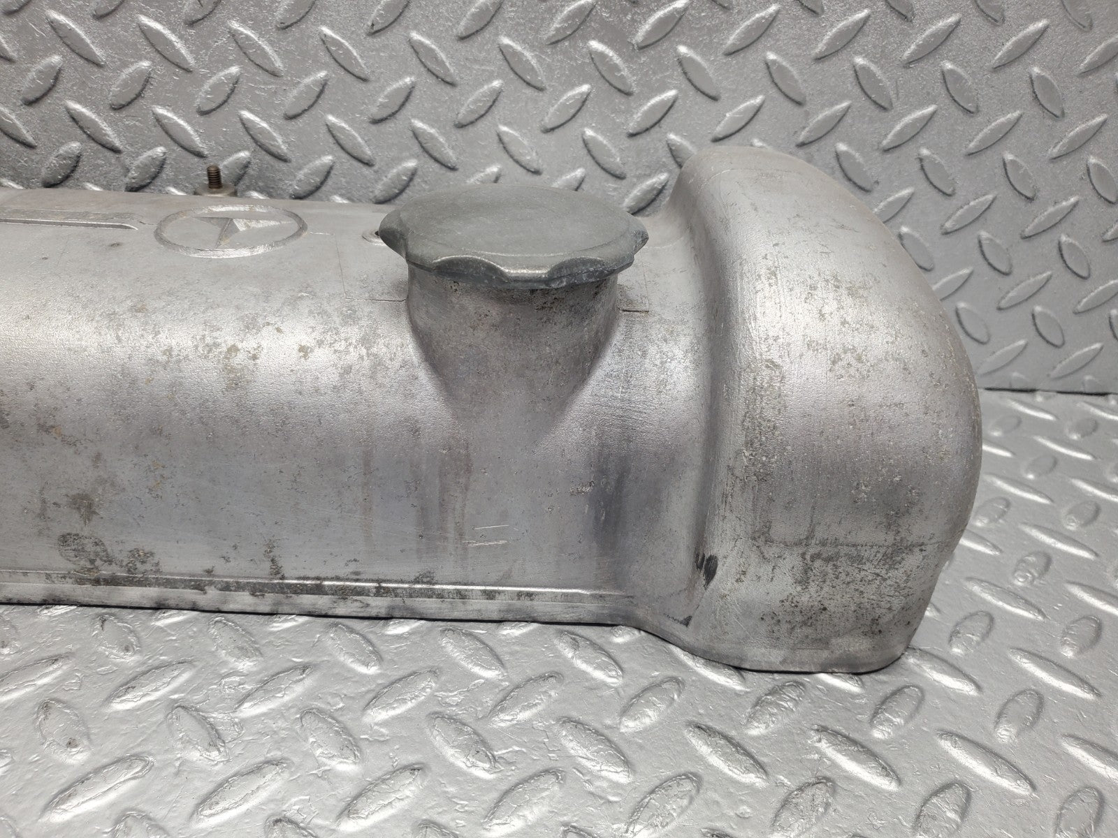 W112 cylinder head cover used OEM