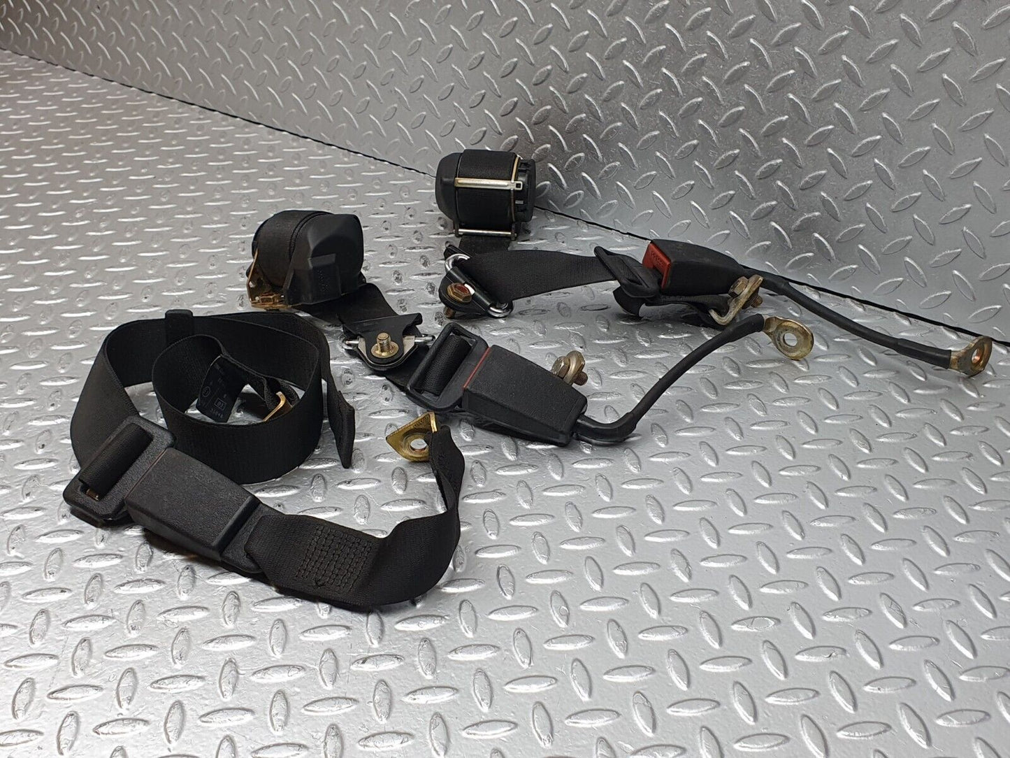 41268 Mercedes-Benz W126 300SE Rear Seat Belt Set With Buckles 124860050396 1248600585 1248601185