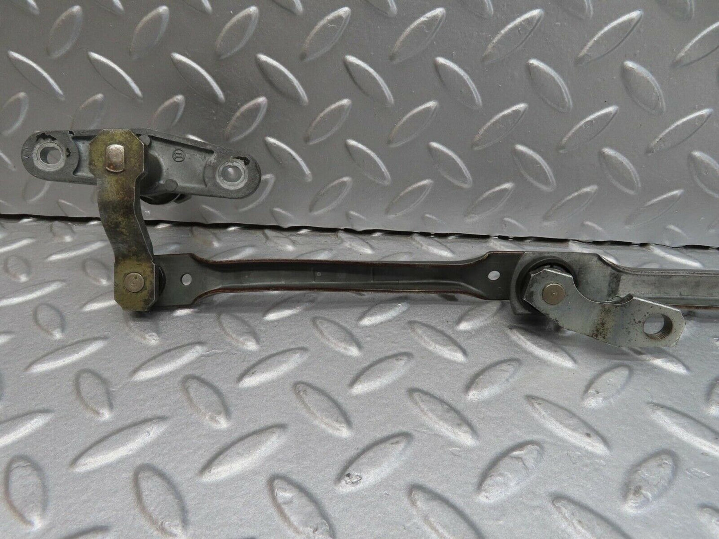 16021 Mercedes-Benz W123 280E Windscreen Wiper Linkage