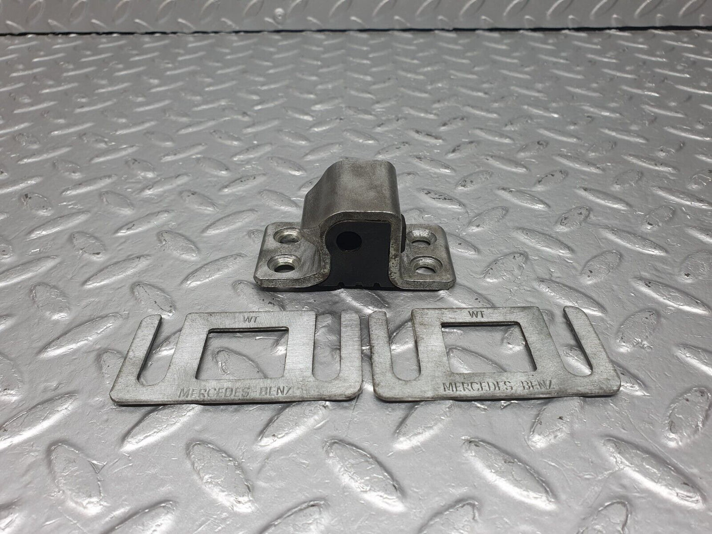 40915 Mercedes-Benz W126 300SE Door Lock Latch Left Side