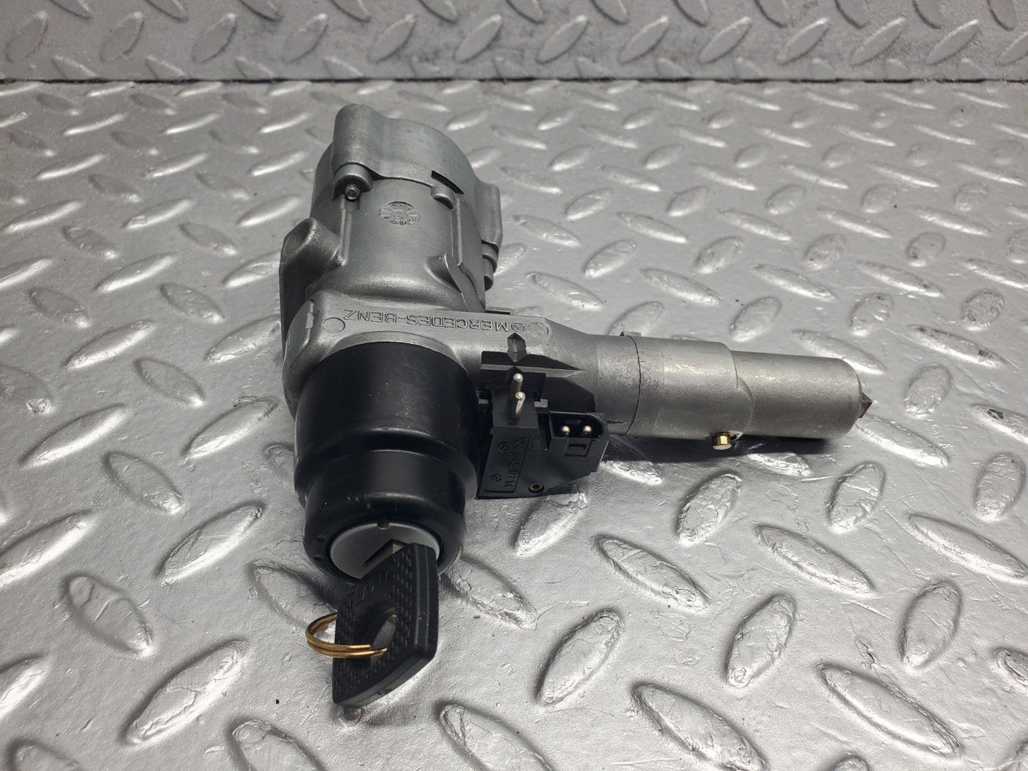 W124 Wagon steering lock ignition switch with key used OEM