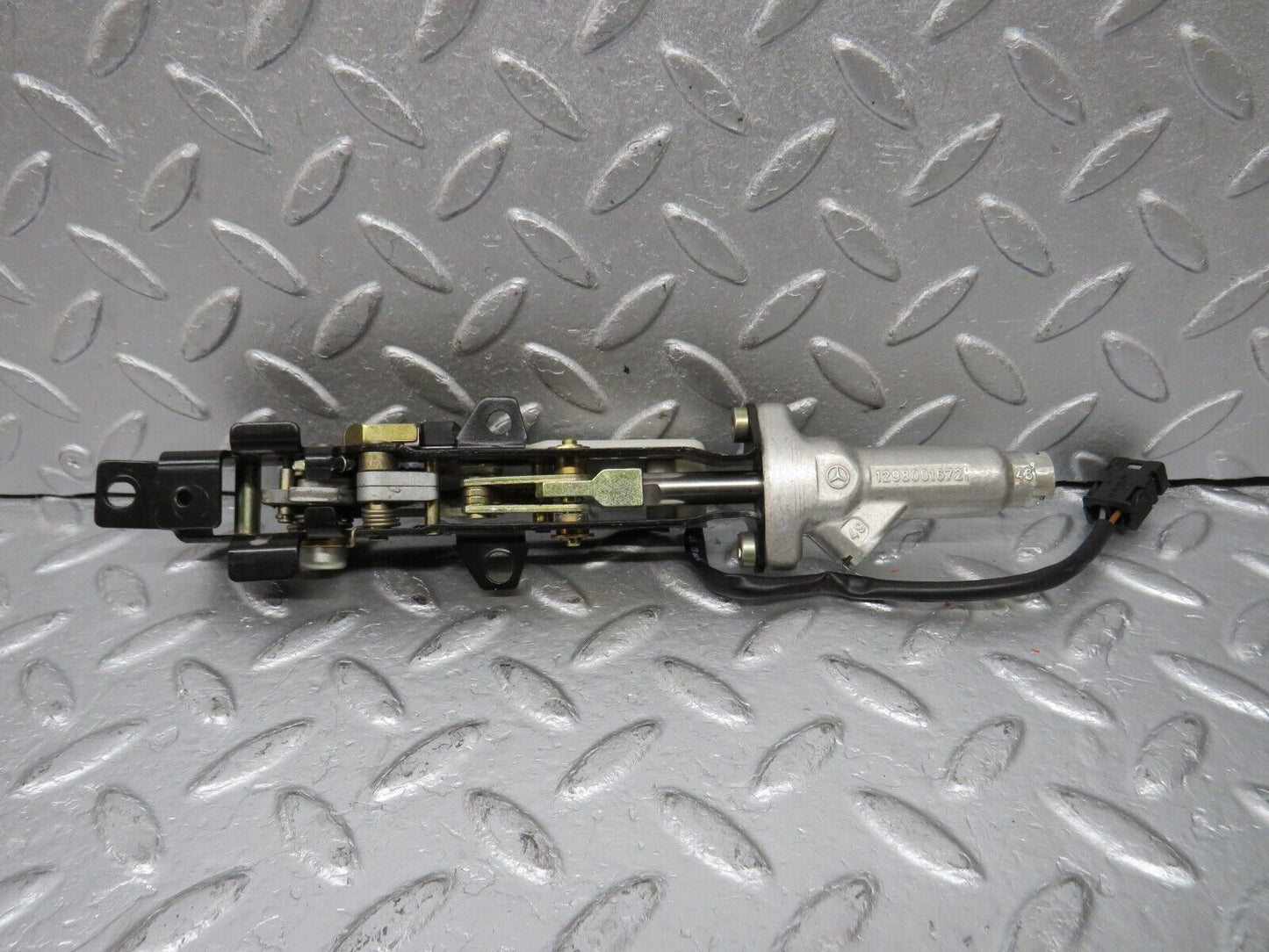 39618 Mercedes-Benz R129 320SL Coupe Soft Top Lock Latch Left 1298000774 1298001672
