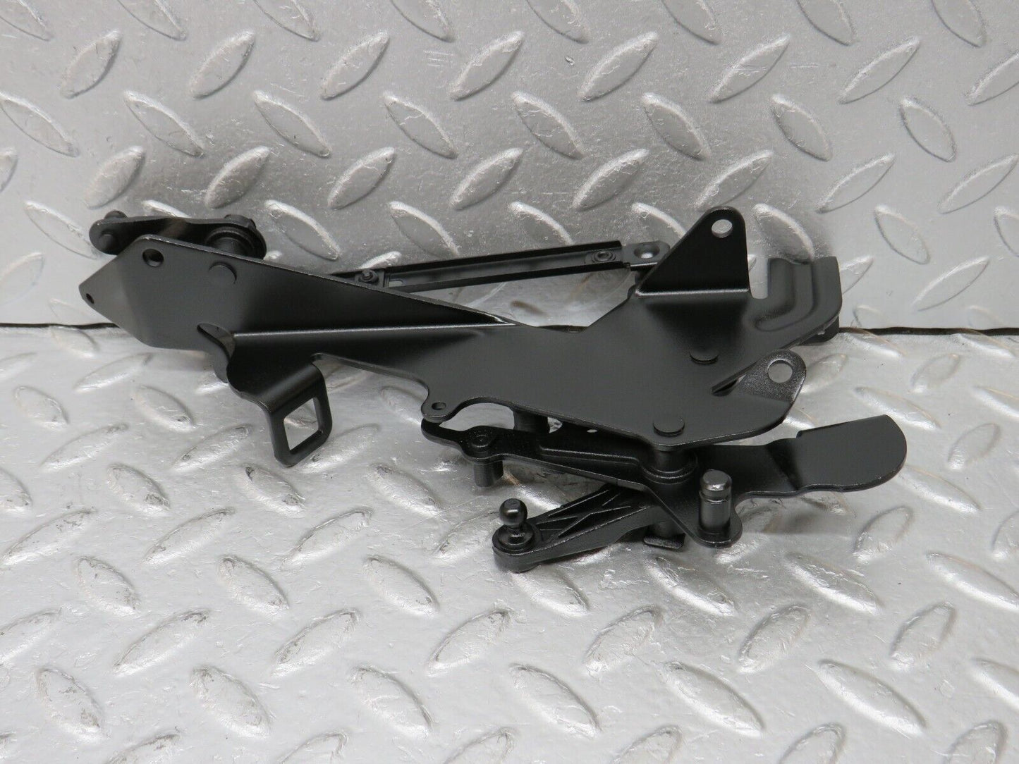 38118 Mercedes-Benz A124 320E Cabriolet Throttle Linkage 1040702321