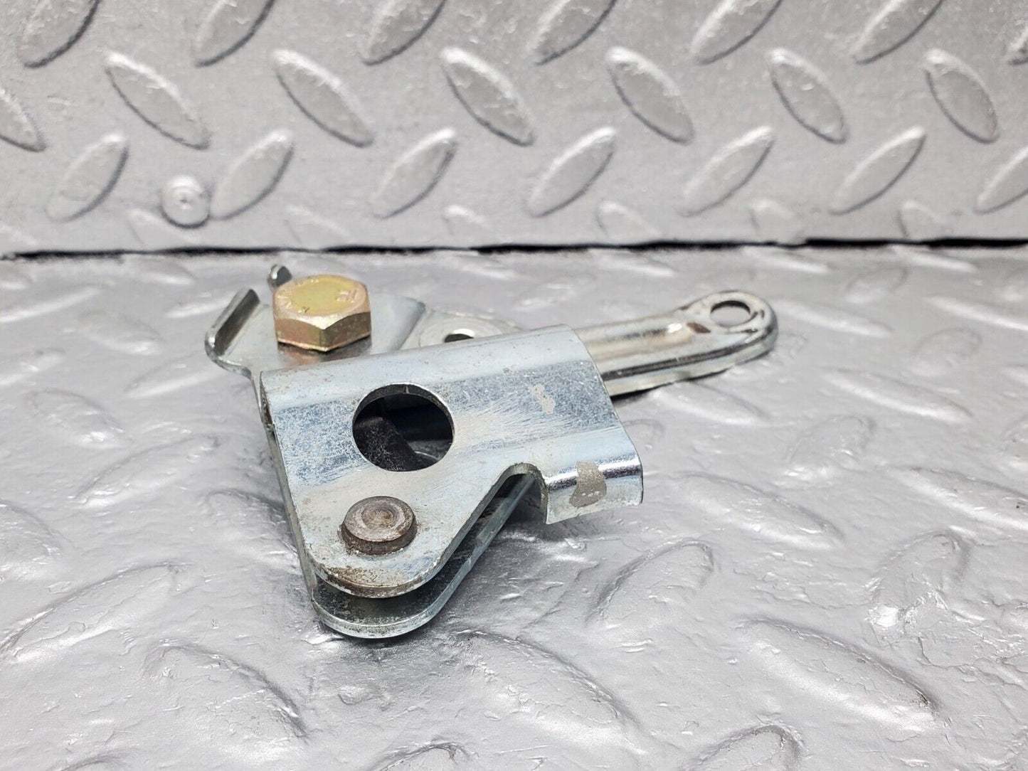 45882 Mercedes-Benz W126 420SE Front Left Seat Belt Bracket