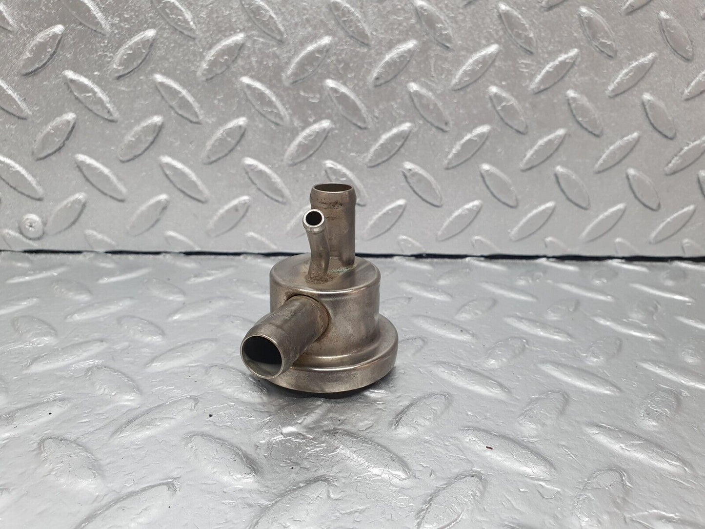 43535 Mercedes-Benz C126 380SEC Coupe Fuel Pressure Regulator Damper 1264700116