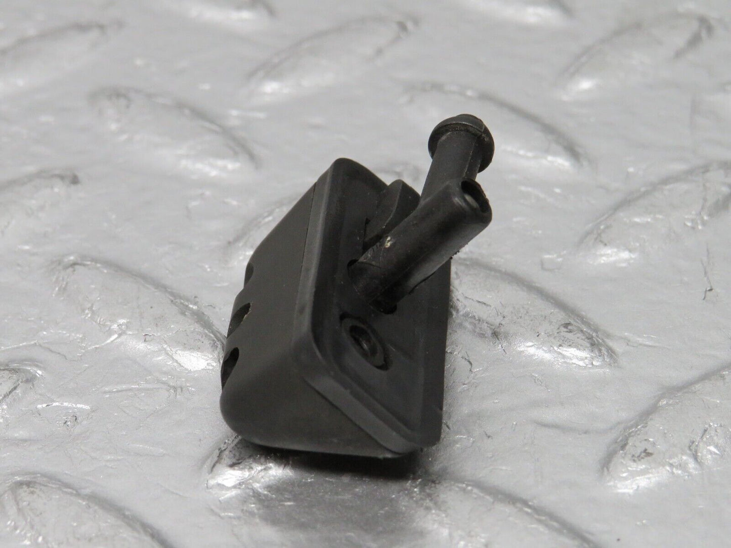 31405 Mercedes-Benz S124 220TE Wagon Tailgate Windscreen Washer Nozzle