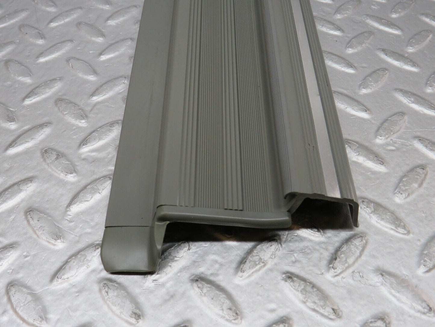 35992 Mercedes-Benz W126 420SE Rear Left Door Sill Trim Grey