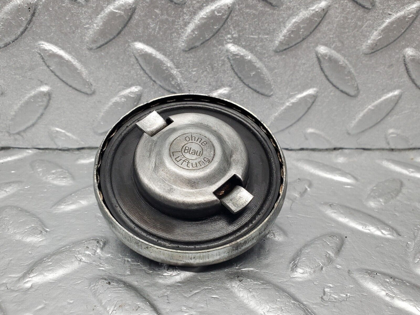 46663 Mercedes-Benz C123 280CE Coupe Engine Oil Filler Cap