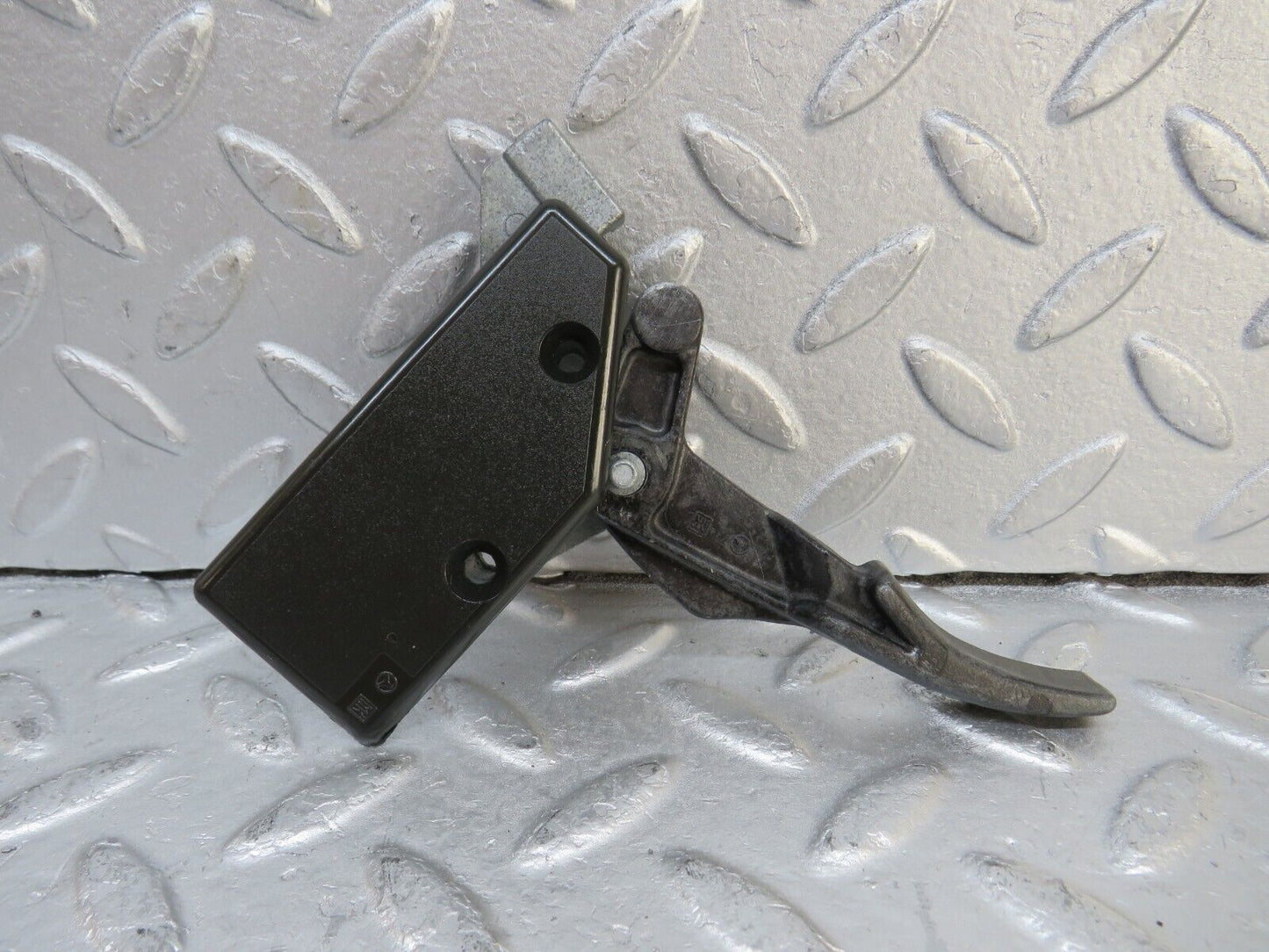 37045 Mercedes-Benz C126 420SEC Coupe Hood Opener Bonnet Release