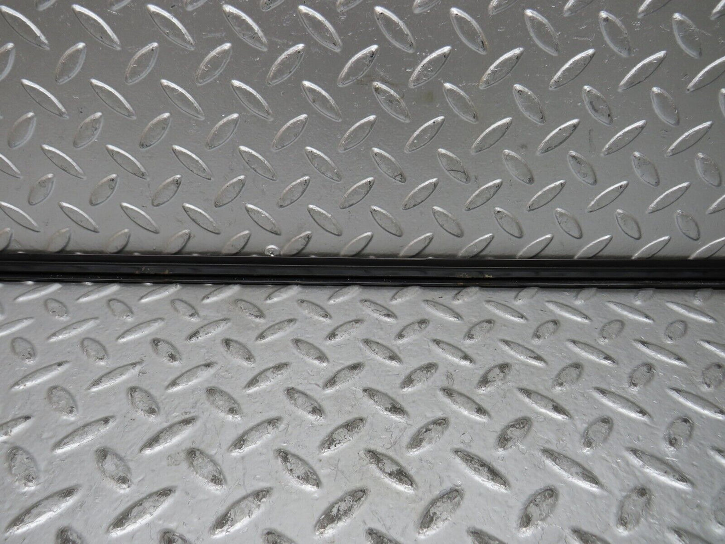 29001 Mercedes-Benz C124 320CE Coupe Front Right Door Chrome Trim