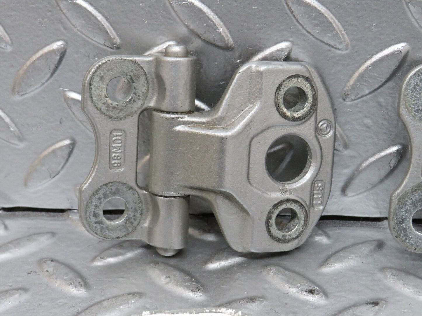 24872 Mercedes-Benz W140 S320 Left Door Hinges Pair