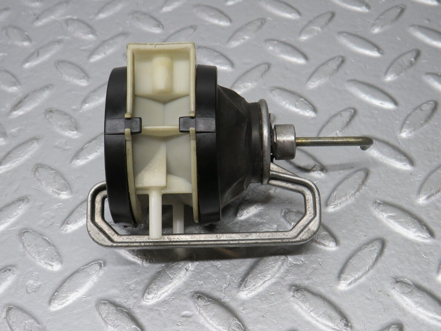 39125 Mercedes-Benz R107 500SL Coupe Heater Box Vacuum Actuator