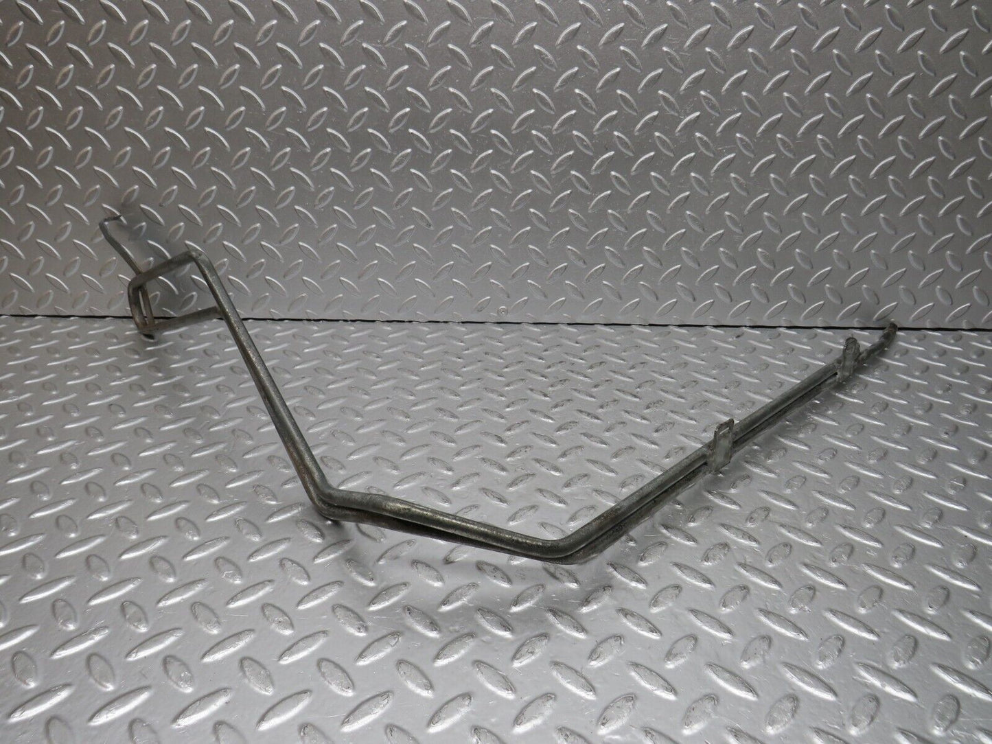 32718 Mercedes-Benz S124 300TE Wagon Oil Cooling Pipe