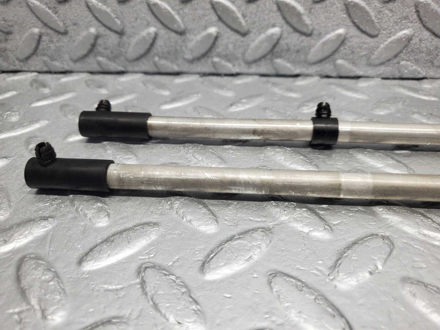 W126 Coupe camshaft oil tube used OEM