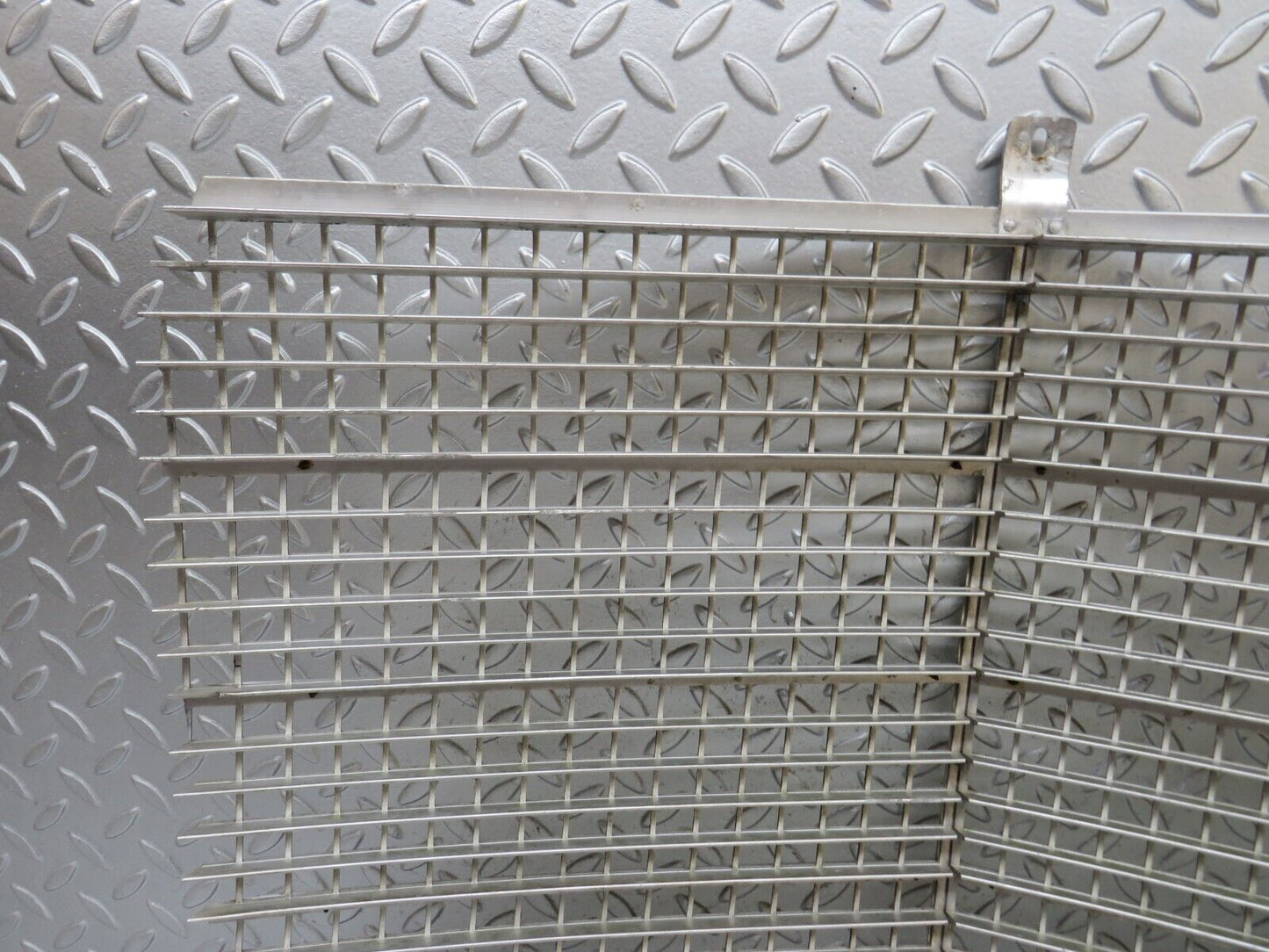 37583 Mercedes-Benz W109 300SEL Bonnet Grill