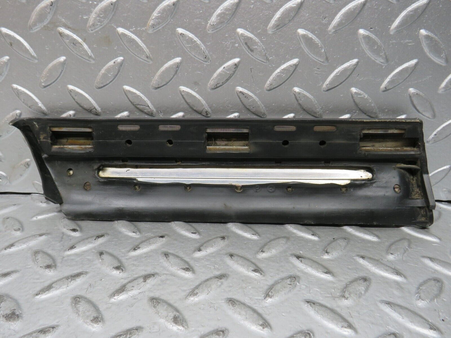 28617 Mercedes-Benz W123 280E Front Right Fender Wing Lower Moulding Trim