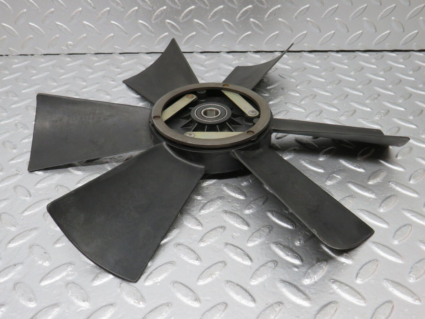 33741 Mercedes-Benz W201 190E Engine Cooling Fan 1022050506