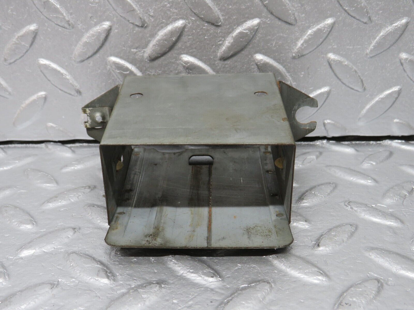 40332 Mercedes-Benz W110 230 Ashtray Frame