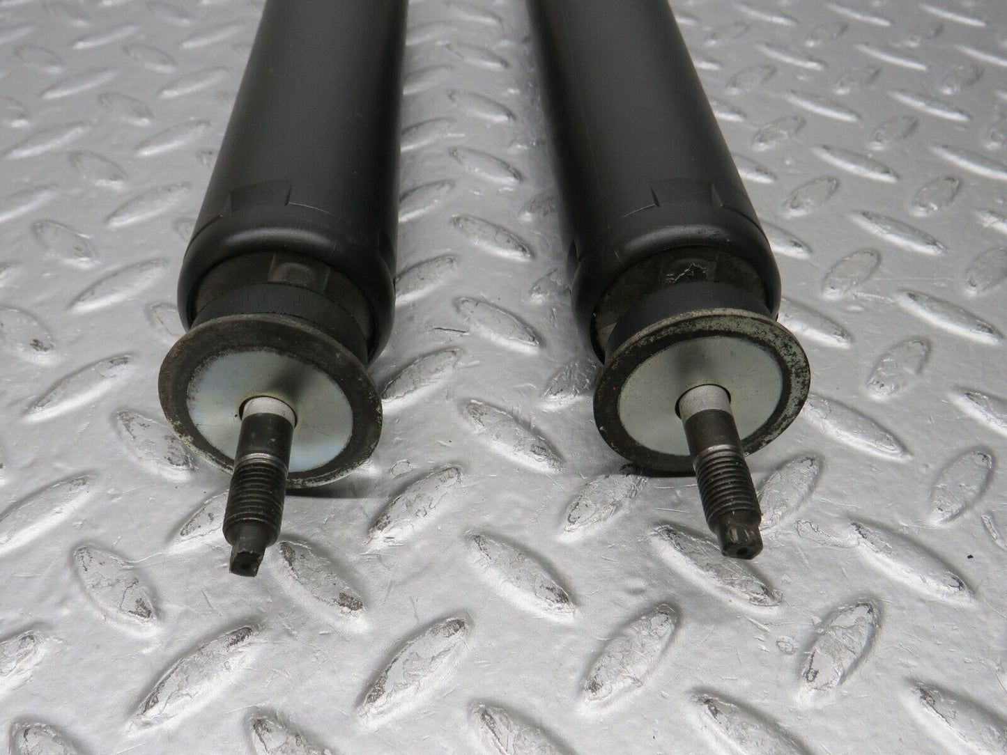38897 Mercedes-Benz W201 190E 2.6L Rear Shock Absorber Kyb 553177