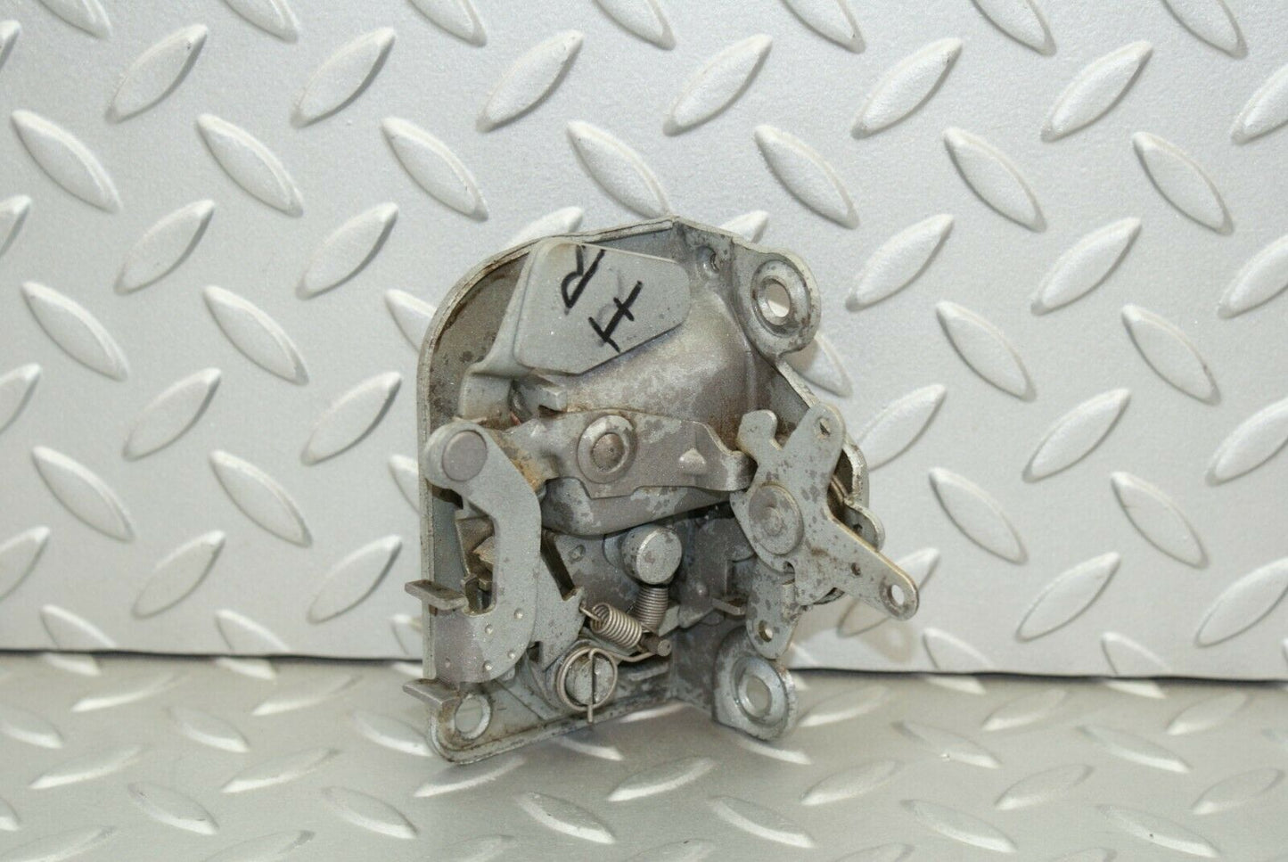3122 Mercedes-Benz W115 220D Front Right Door Lock Mechanism