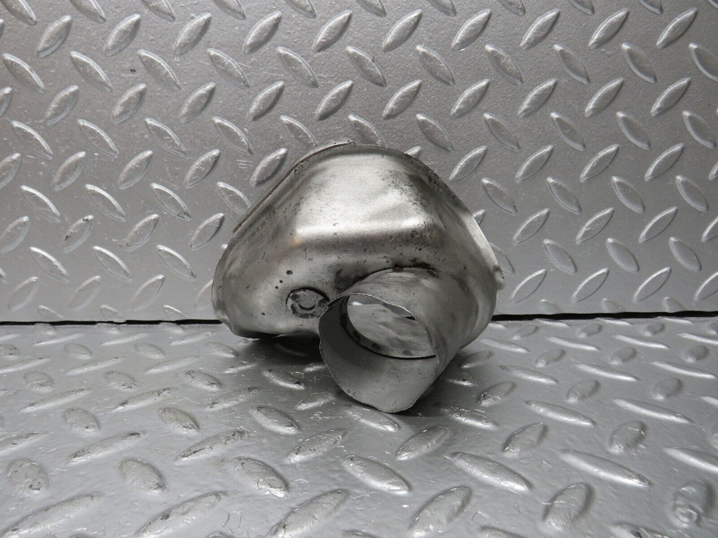 33085 Mercedes-Benz C107 R107 350 V8 Exhaust Heat Shield 0000944911 3922040941