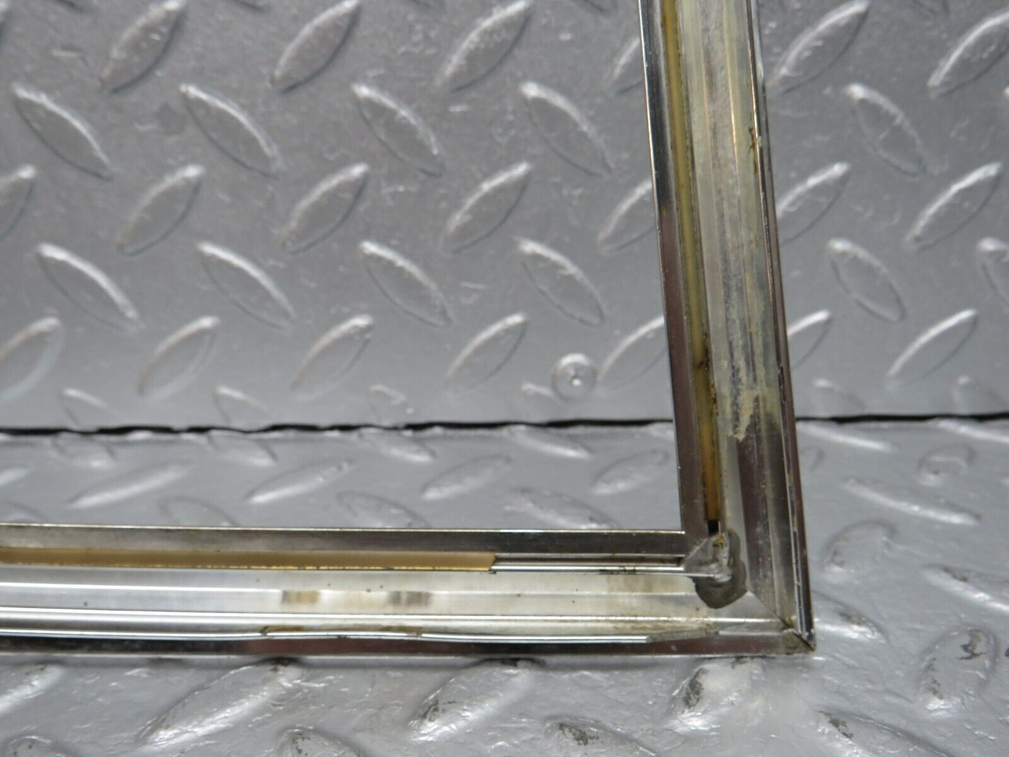 40196 Mercedes-Benz R107 Hardtop Side Window Chrome Moulding Trim Left