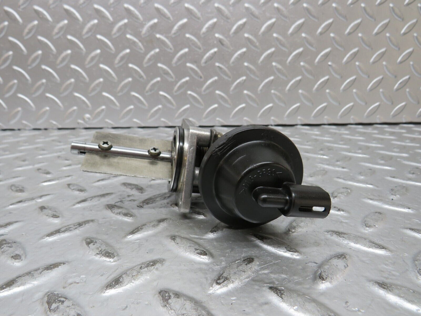 27814 Mercedes-Benz S124 300TE Wagon Intake Valve Pierburg 6061400231