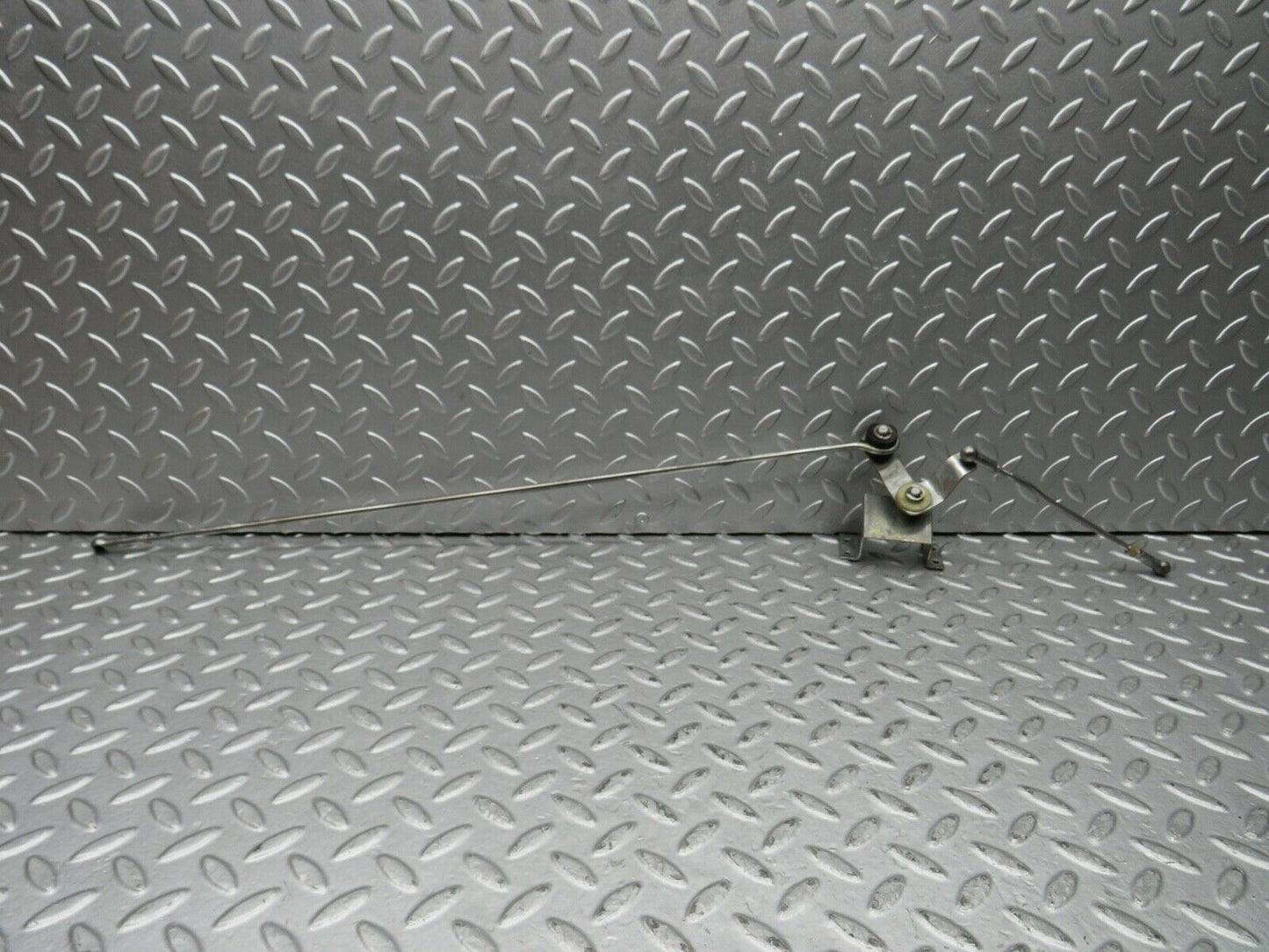 21798 Mercedes-Benz W126 300SE Throttle Linkage
