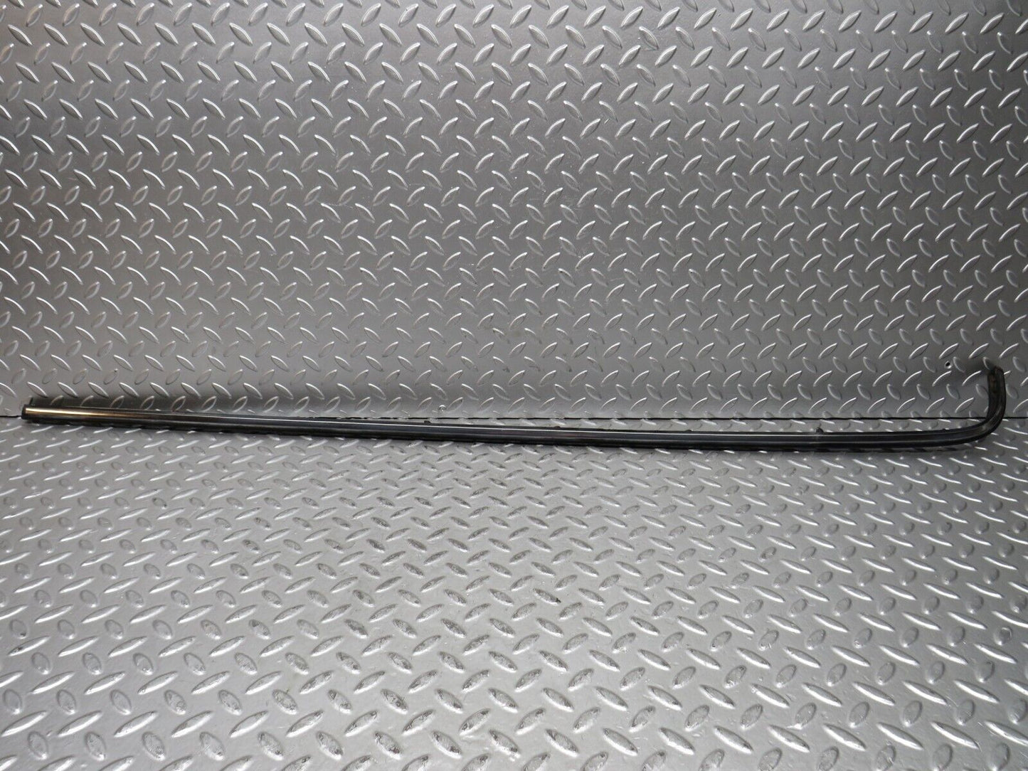 28621 Mercedes-Benz W123 280E Rear Left Fender Centre Moulding Trim