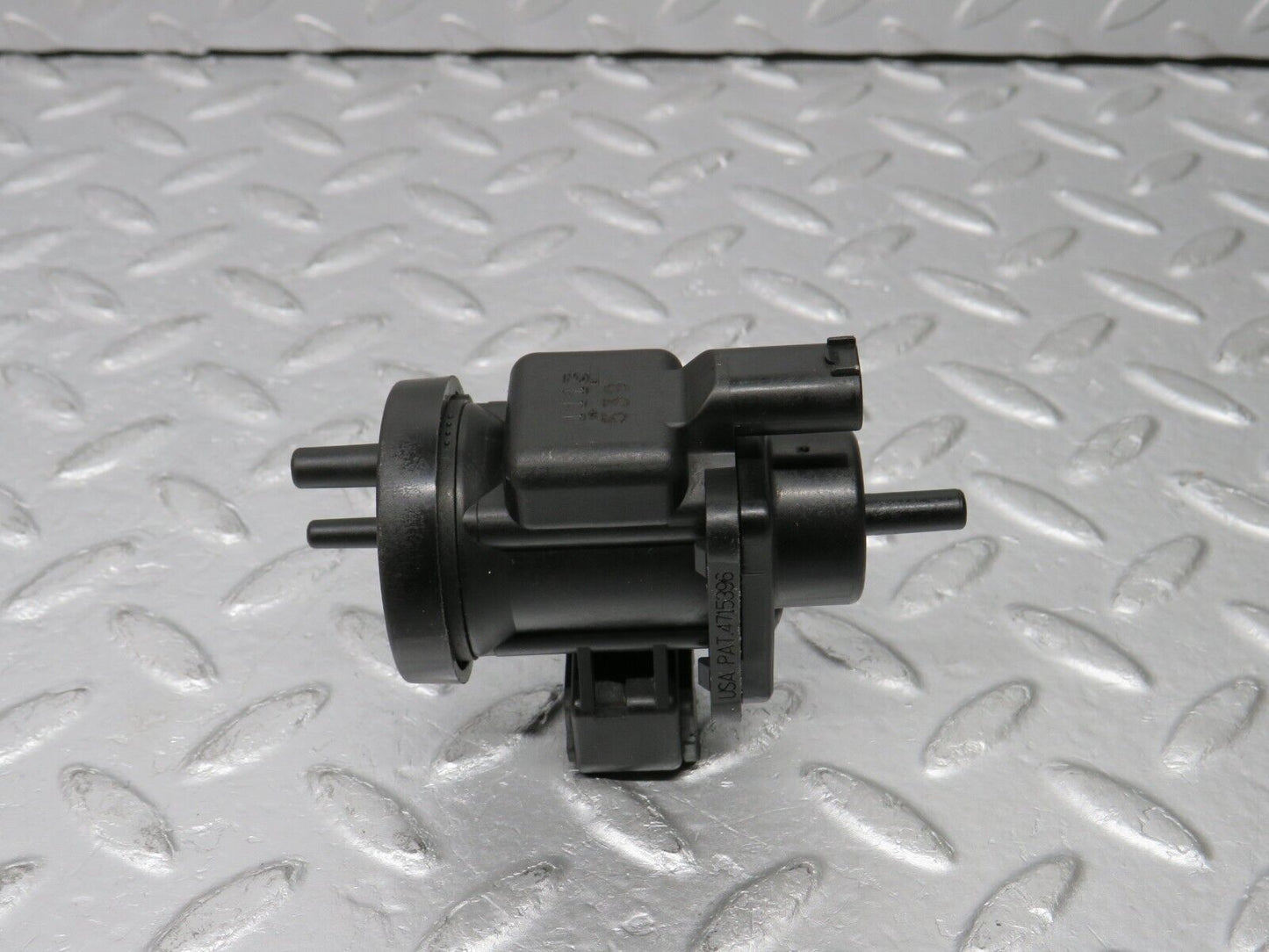 38793 Mercedes-Benz W201 190E 2.6L Vacuum Pressure Converter 0005450427