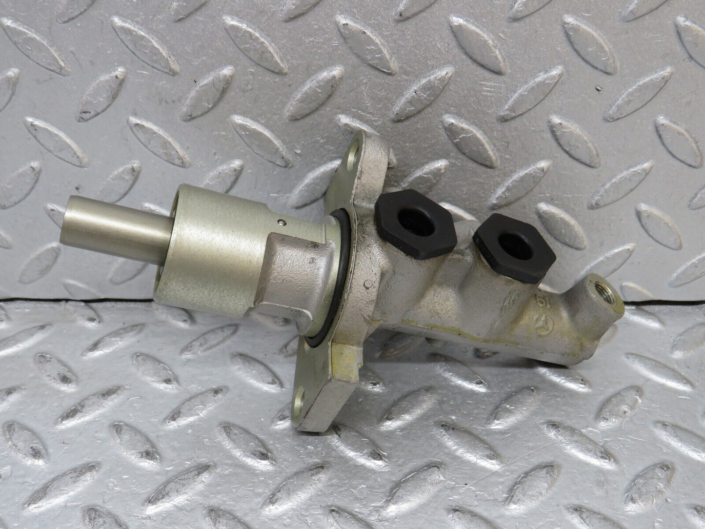 37931 Mercedes-Benz A124 320E Cabriolet Brake Master Cylinder Girling