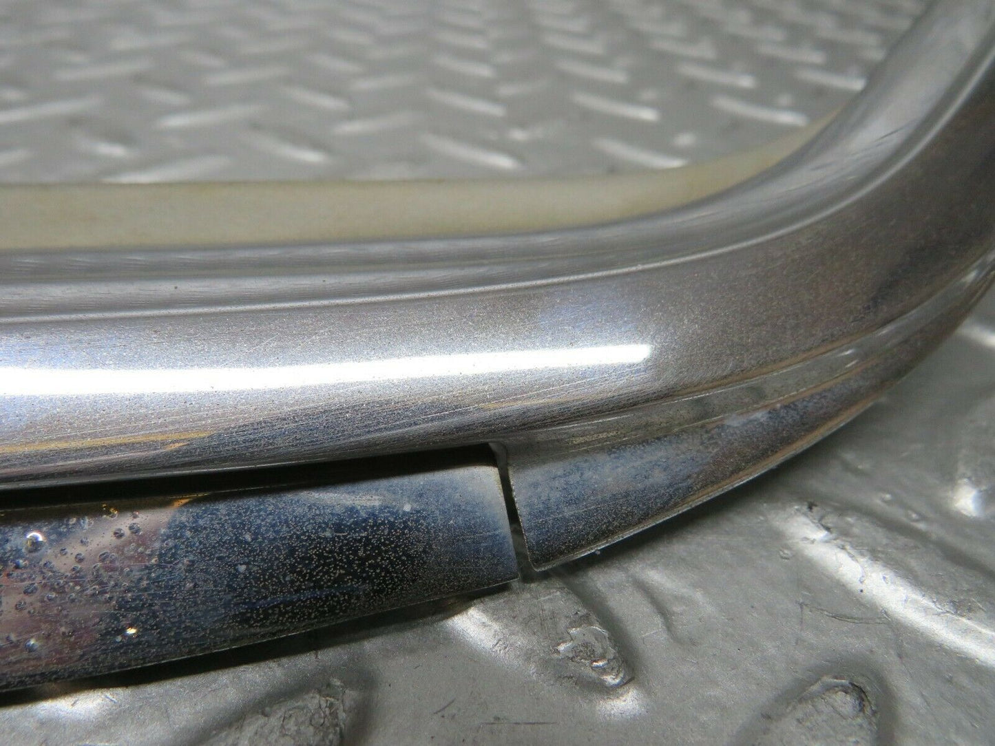 23785 Mercedes-Benz C107 450SLC Coupe Rear Window Trim Left 1076980189
