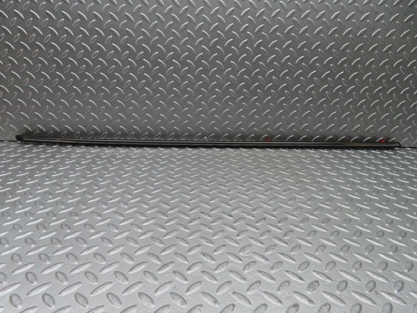 21102 Mercedes-Benz W123 230E Front Left Fender Wing Centre Moulding Trim