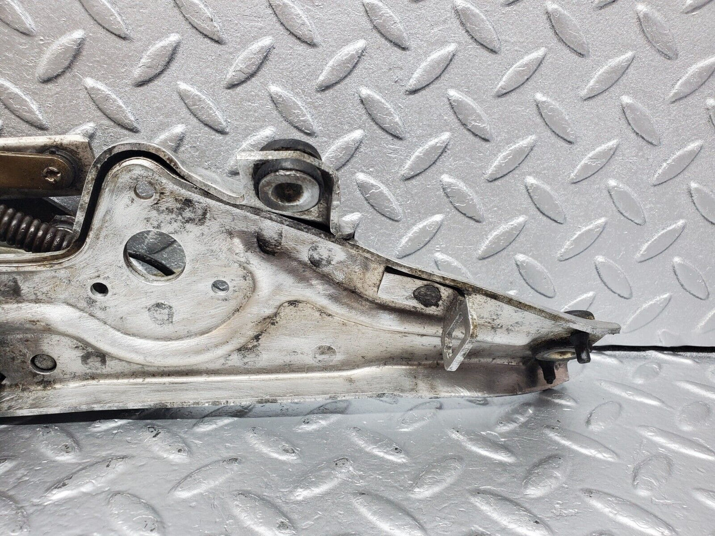 45819 Mercedes-Benz W126 420SE Windscreen Wiper Mechanism Linkage 1268206042