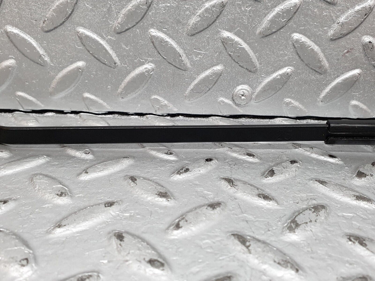 41209 Mercedes-Benz W126 300SE Windscreen Wiper Arm Left Side