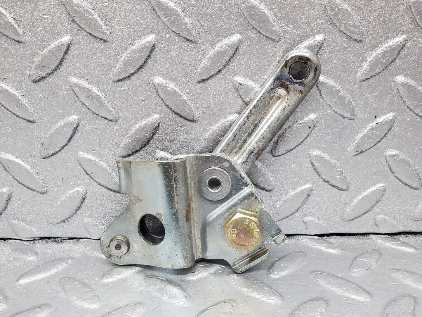 45881 Mercedes-Benz W126 420SE Front Right Seat Belt Bracket