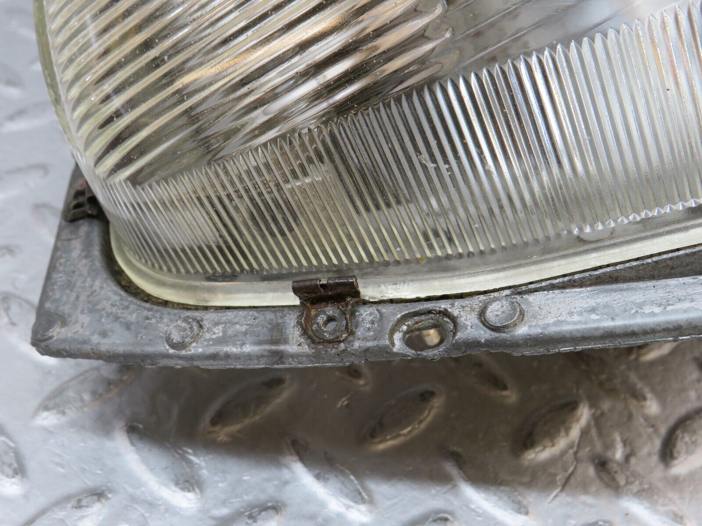 35864 Mercedes-Benz W108 Headlight Bosch 1305630023