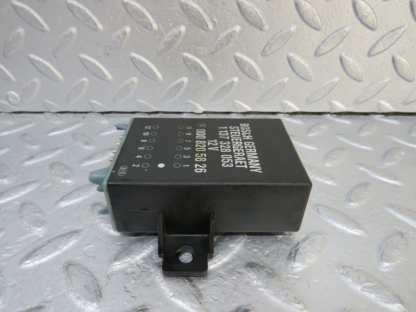 37005 Mercedes-Benz C126 420SEC Coupe Seat Belt Presenter Relay 0008205826 113732805